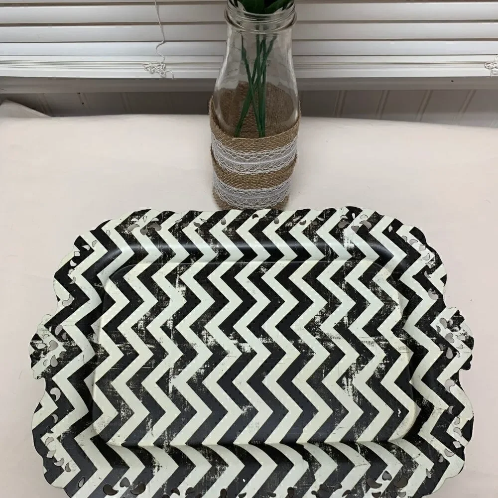 NWT Beautiful Set of Two Decorative Trays